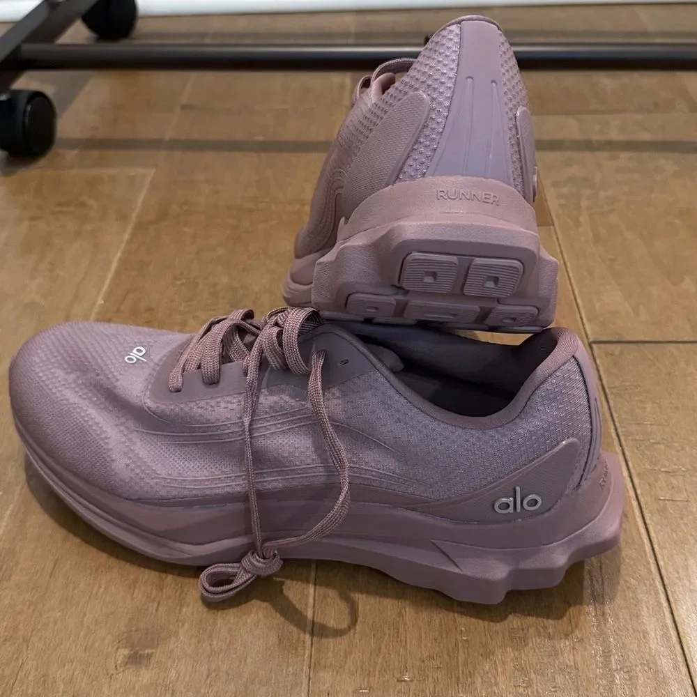 NWOB Alo Runner Shoes Smokey Quartz